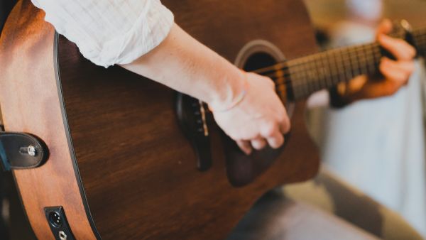 Découvrez les meilleurs cours de guitare à Nantes pour tous